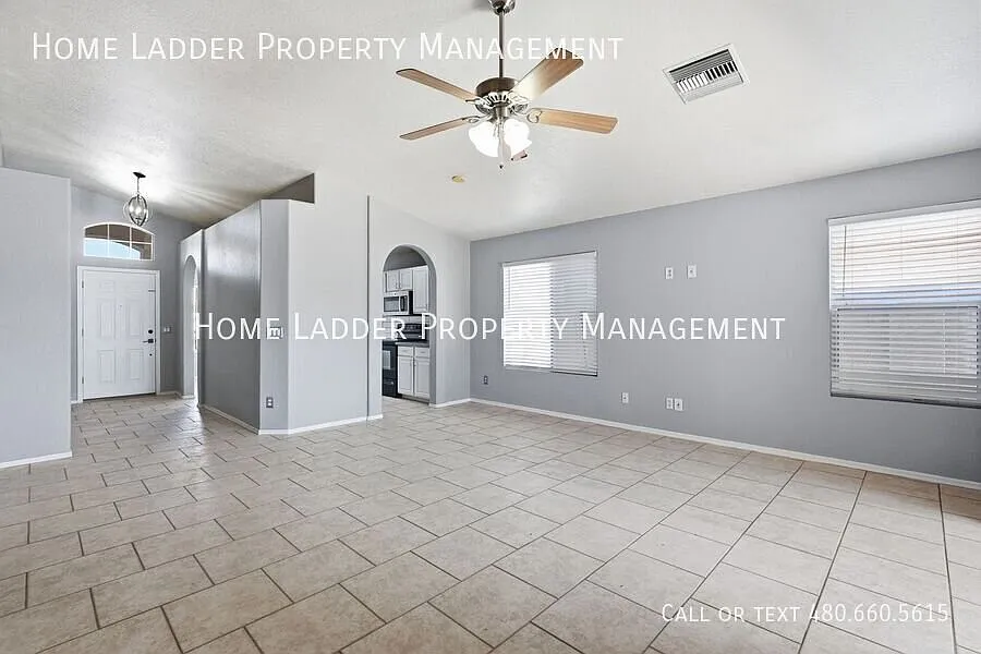 Modern 3-Bedroom Home with Private Pool Near Arrowhead! — Photo 4