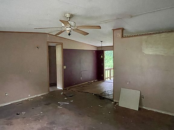 5th image of 103 Mary Ct