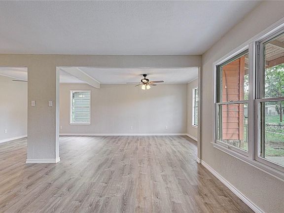 3rd image of 1342 Oak Park Dr