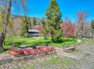 375 Fielder Ln, Grants Pass, OR 97526