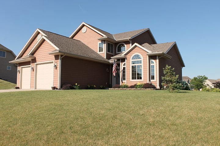 1st image of 520 Oakmont Dr