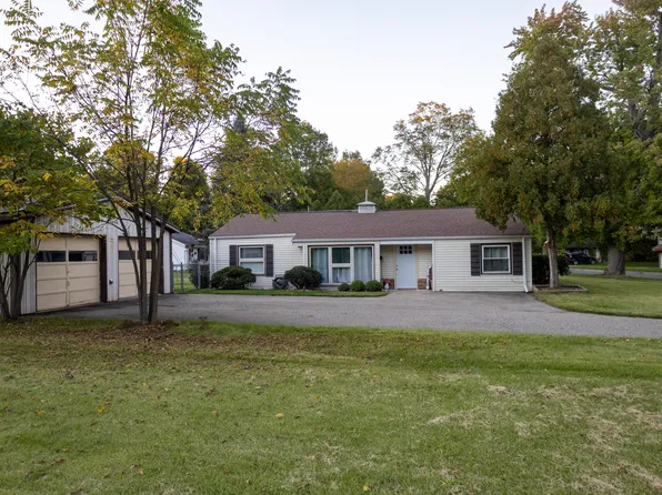 607 Main St, Buchanan, MI 49107