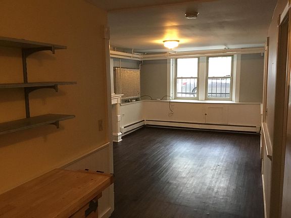 Front living room -spacious