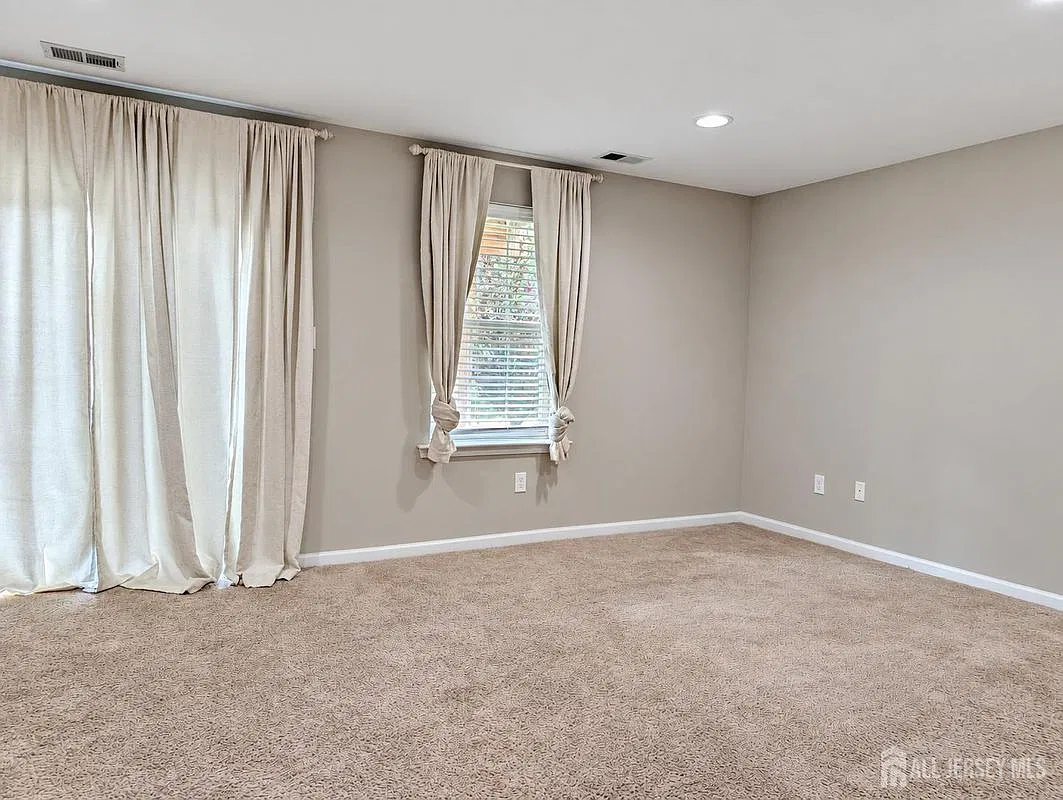 3 bed, 4.0 bath, 2210 sqft, $3,600 — Photo 3