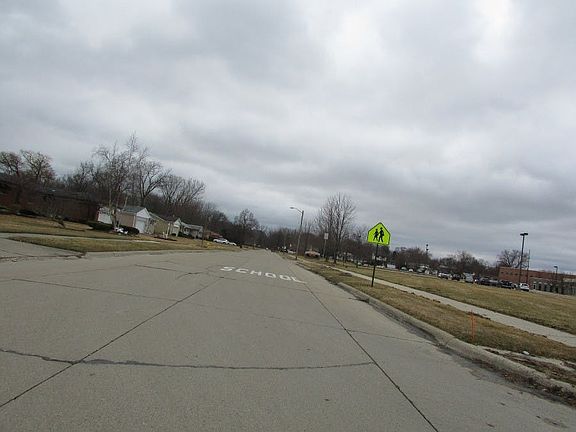 4th image of 335 Clinton River Dr