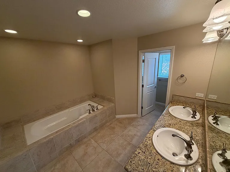 4304 Foxenwood Cir — Photo 13