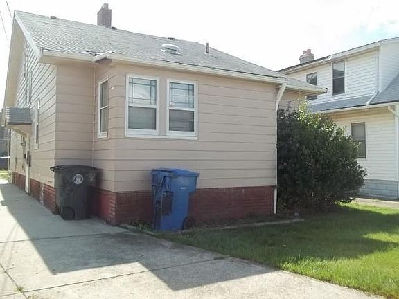 3rd image of 9327 Plymouth Ave