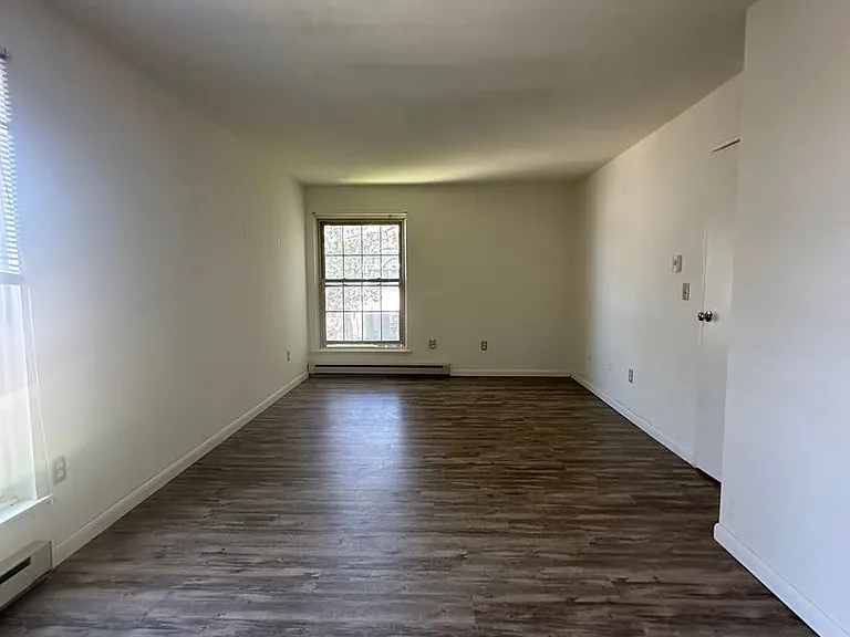 University Park Apartments near Cornell University — Photo 528
