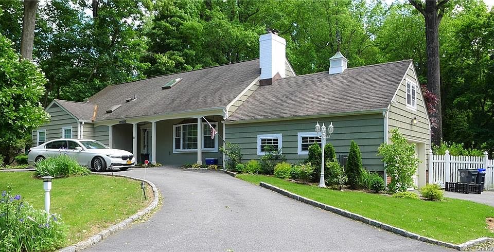 1st image of 8 Harmony Ln