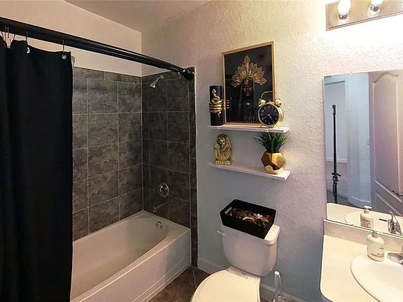 3rd image of 2641 Sunset Cir