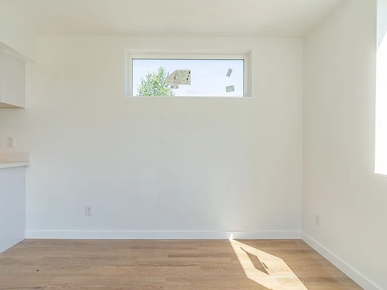 Beautiful Brand New Boutique Apartment Community — Photo 15