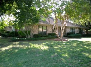 809 April Sound Ct, Fort Worth, TX 76120