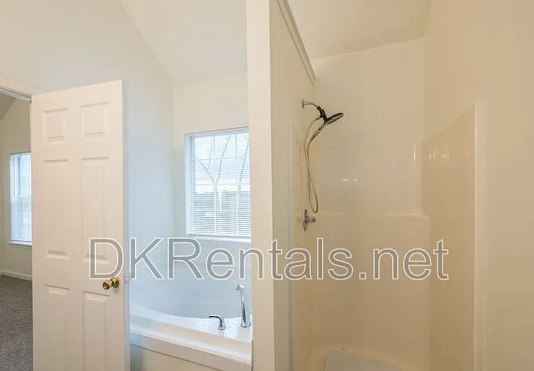 5689 Isleworth Way — Photo 18