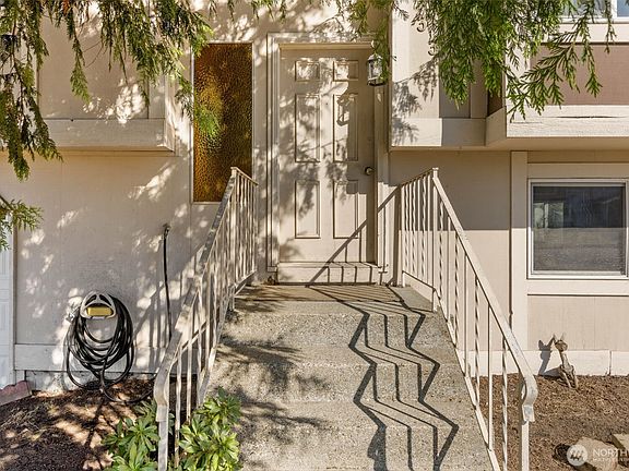 3rd image of 3335 Centennial Way NE