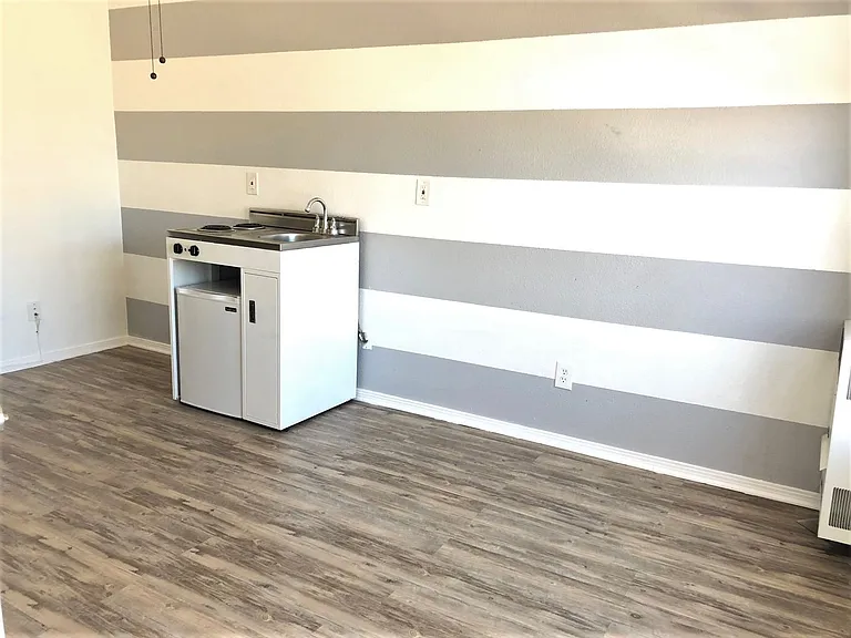 Adams Hill Lofts — Photo 17