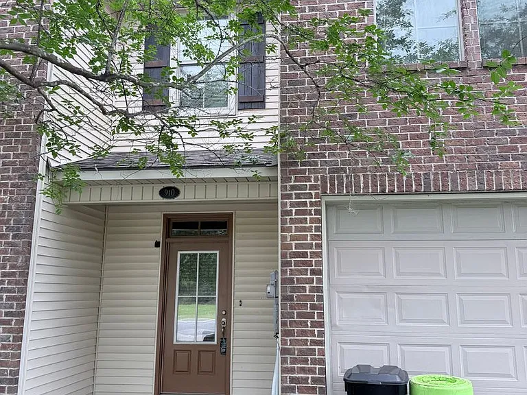 910 S Audubon Place Ave — Photo 1