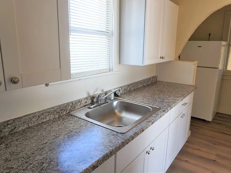 523 SW 26 — Photo 7