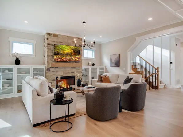 5557 Hickory Dr, Lewis Center, OH 43035