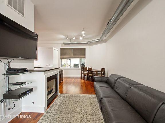 3rd image of 4751 N Artesian Ave APT 203