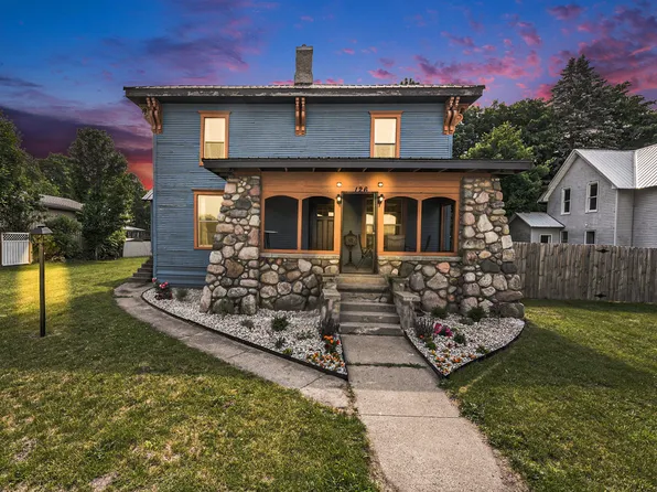 126 N White St, Howard City, MI 49329