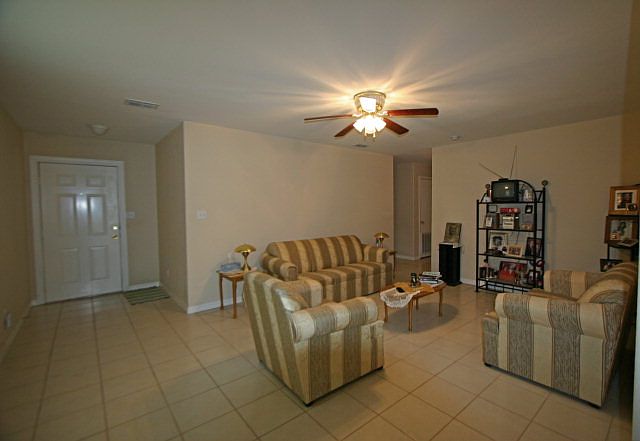 1st image of 604 E Vfw Ave #4