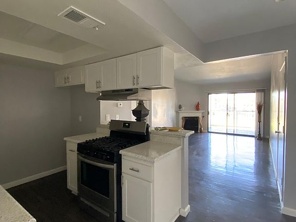 4th image of 451 E Riverside Dr #15