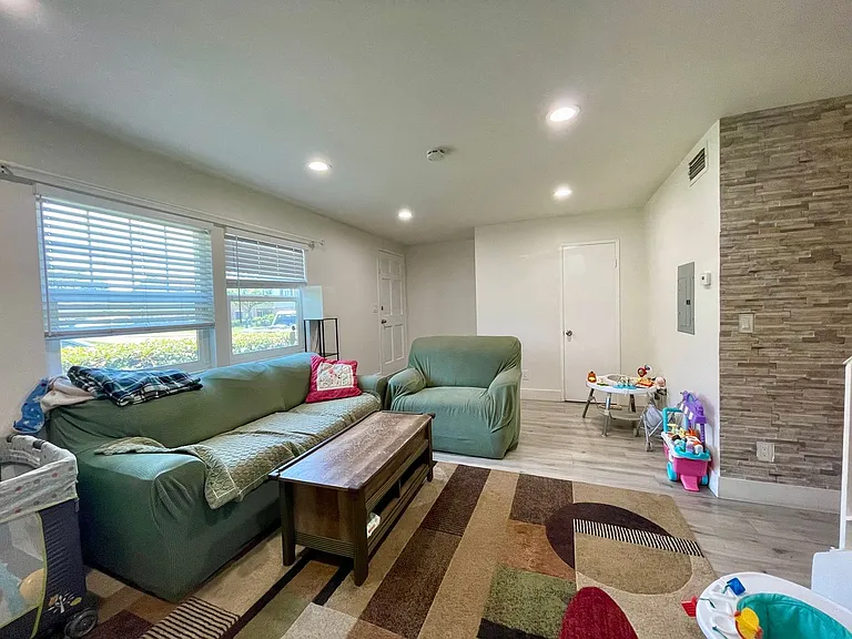 1280 Denver Ln #E — Photo 11