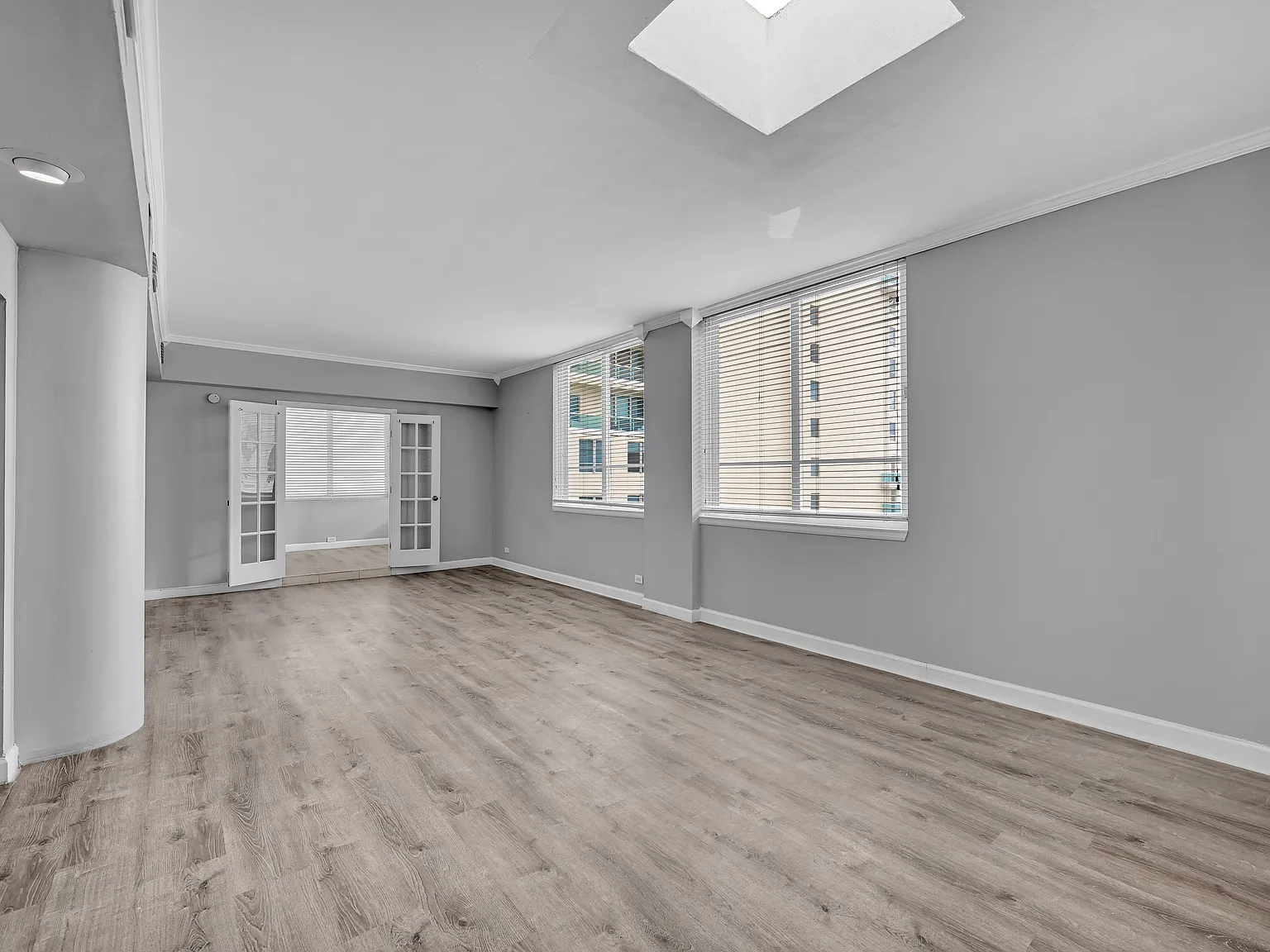 5005 Collins Ave — Photo 1
