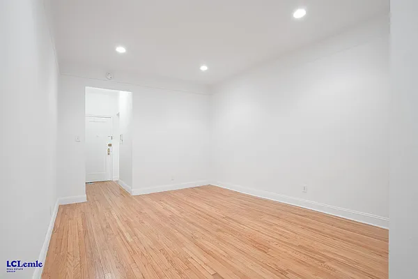 Rented by LC Lemle Real Estate Group | media 11