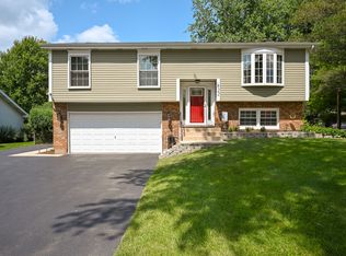 822 S Vista Dr, Algonquin, IL 60102