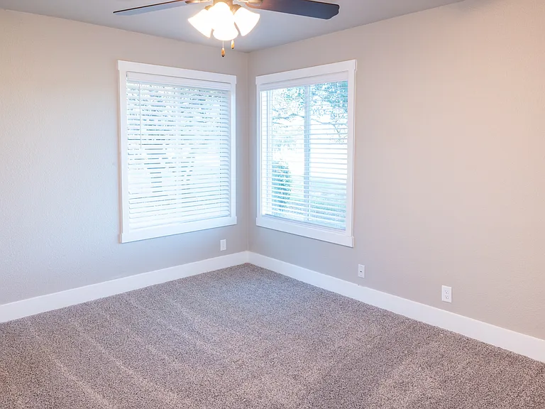Sierra Oaks — Photo 20