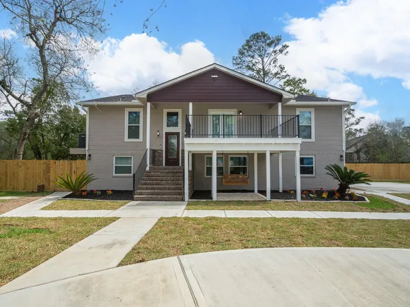 4509 Country Club Dr, Dickinson, TX 77539