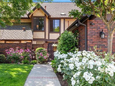 2827 W Compton Ct, Fresno, CA, 93711