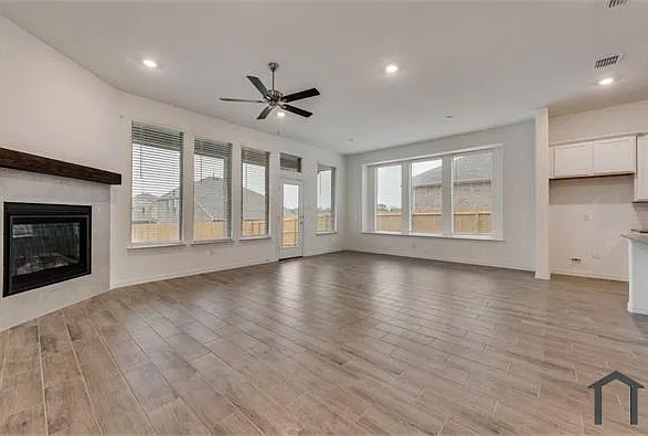 5 bed, 2371 sqft, $4,000 — Photo 3