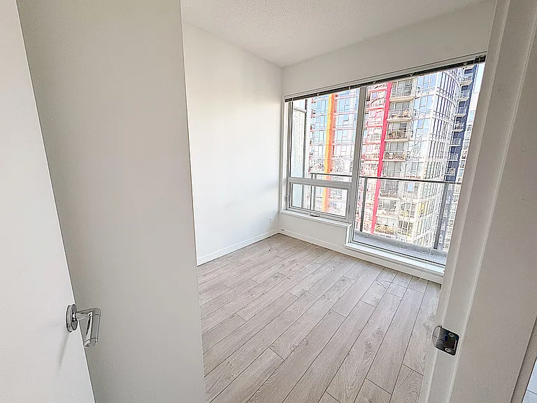 97 W Georgia St #1420 — Photo 4