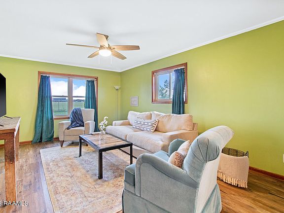 4th image of 102 Oakridge St