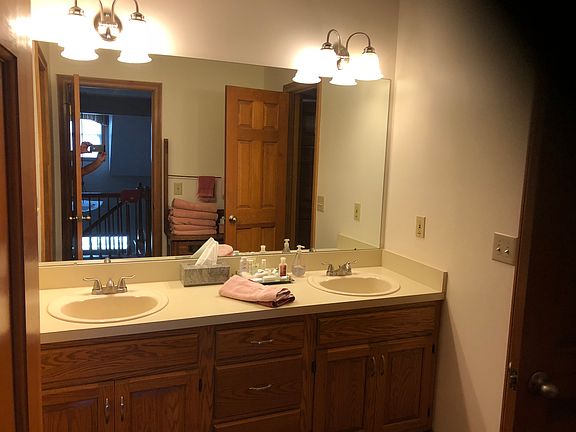 Double Bath - 2nd Floor