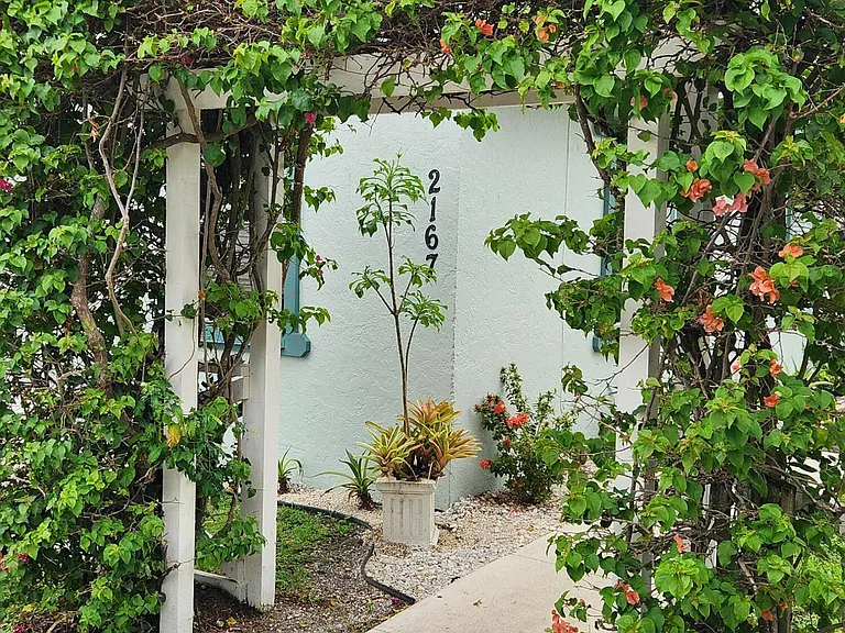 2167 Laura Ln #A — Photo 4