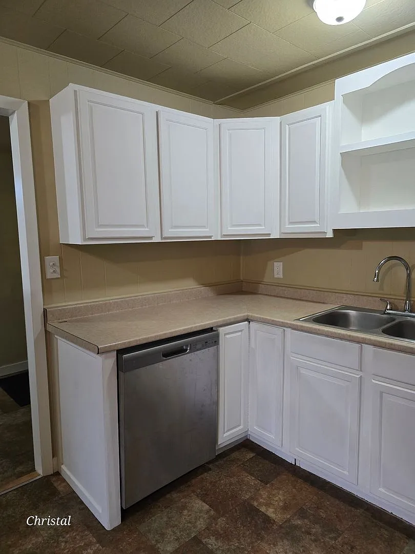 3 Bedroom in Bremerton — Photo 4