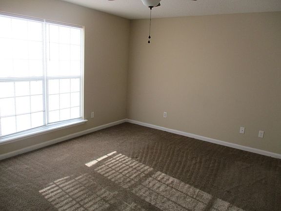 4th image of 2640 Erica Ct #201