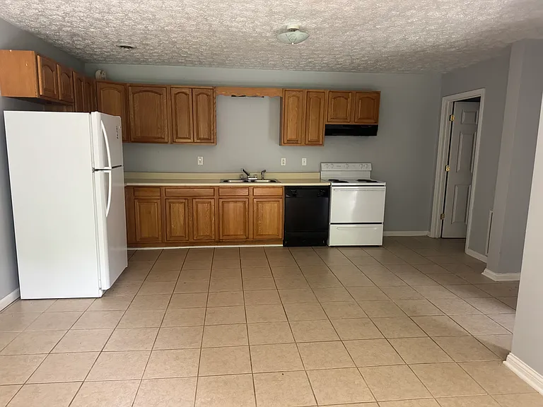 705 N Garnett Rd — Photo 3
