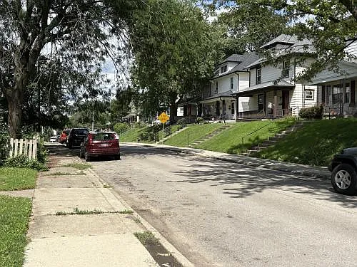 3 bed, 1.0 bath, 1144 sqft, $1,250 — Photo 3