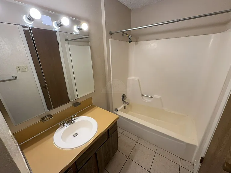 2110 Hinkle Ave — Photo 18