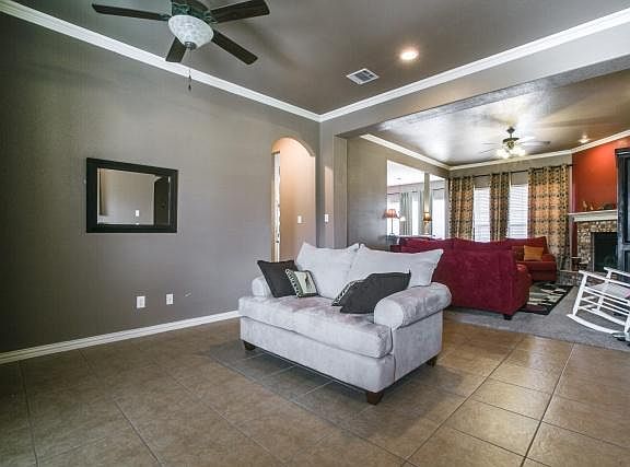 5th image of 814 Bent Wood Ln