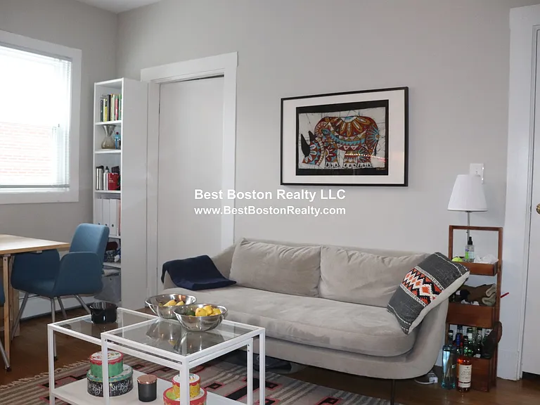 20 John F Kennedy St #6 — Photo 4