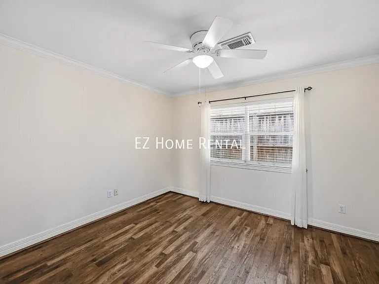 4401 Marina St #B — Photo 1