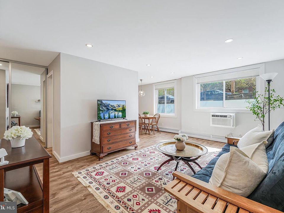 1st image of 3000 7th St NE APT 101