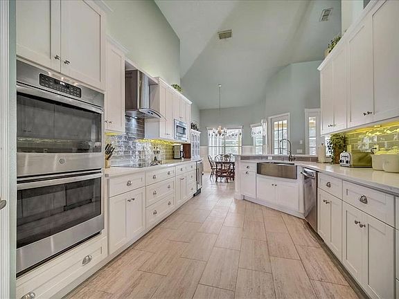 5th image of 668 Montreal Ln