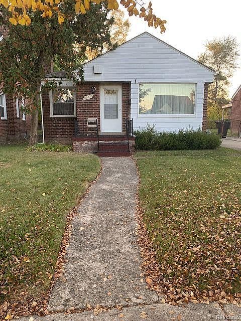 1st image of 20475 Tracey St S
