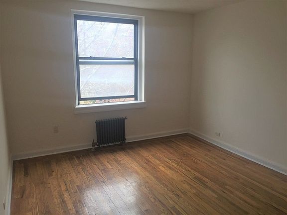 4th image of 4131 49th St APT 2R